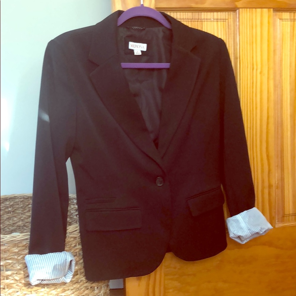 Super cute stylish Merona blazer size 6. Worn once